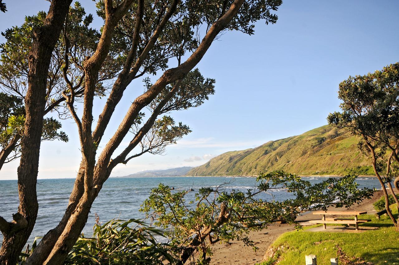 Kapiti Waves Bed & Breakfast Pukerua Bay Buitenkant foto