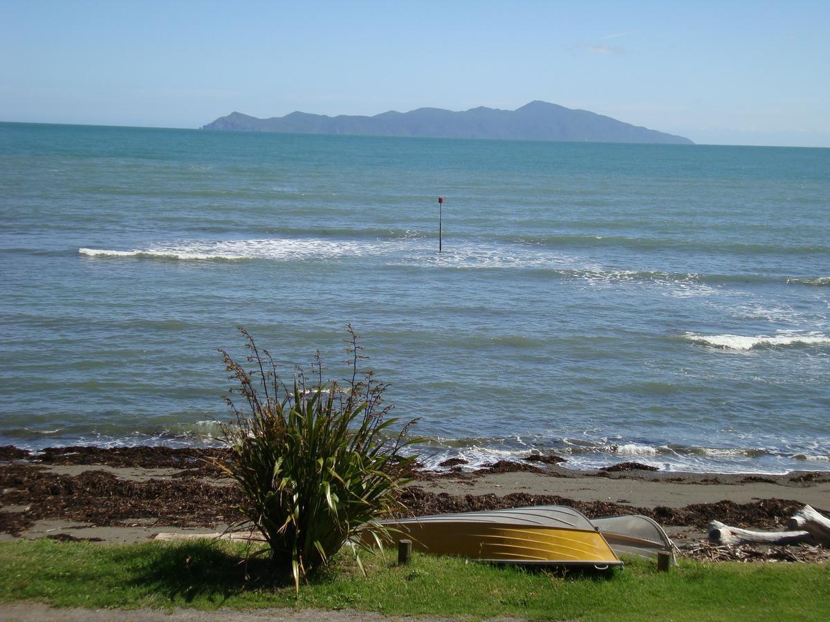 Kapiti Waves Bed & Breakfast Pukerua Bay Buitenkant foto